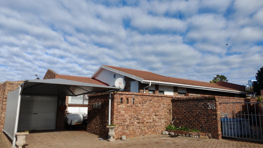 3 Bedroom Property for Sale in Deoville Park Western Cape